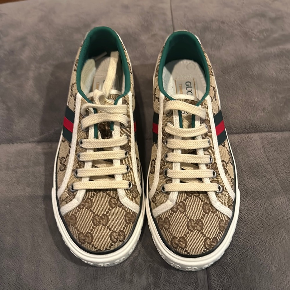 Cute sneakers great quality comfortable textile.